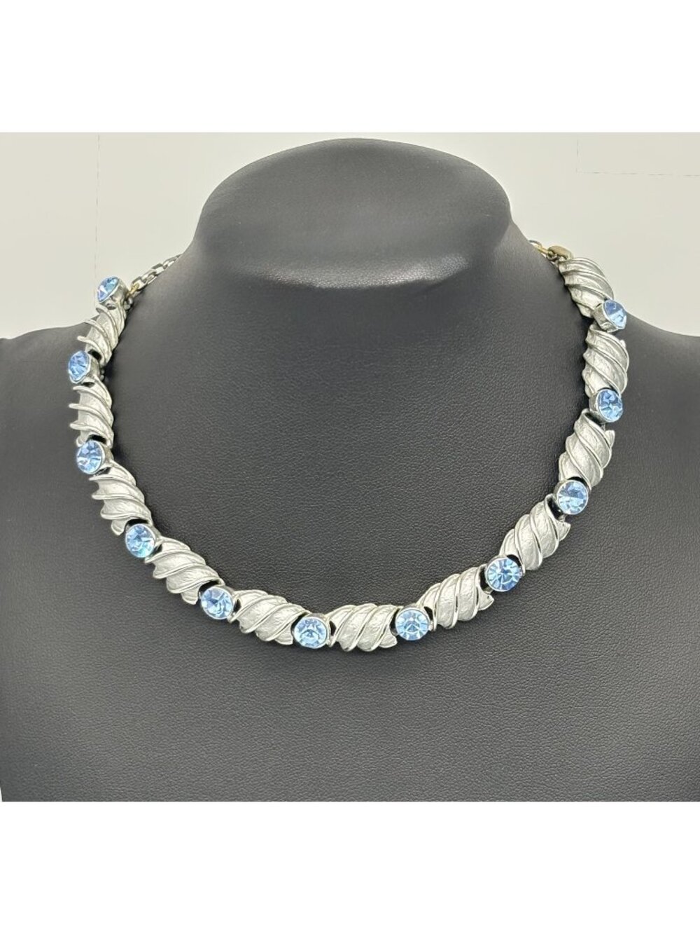 Vintage Necklace Collar Round Rhinestones Silver Set In Tone Sculpted Components